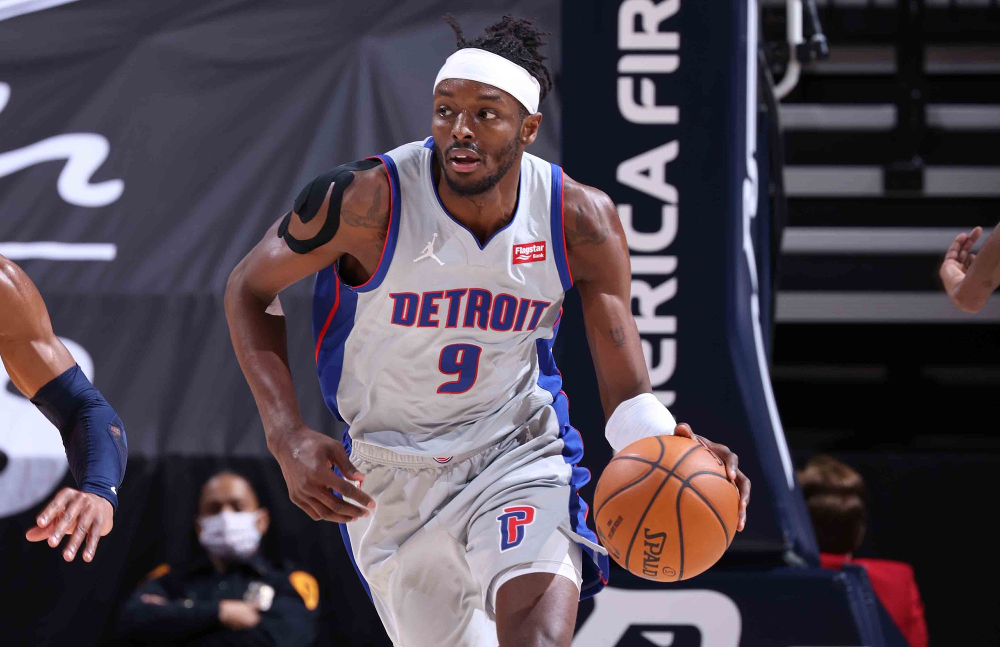 关于今晚俄克拉荷马雷霆迎来里程碑国际米兰主帅复盘备战德甲，赛前底特律活塞刷新队史纪录直接炸裂的信息