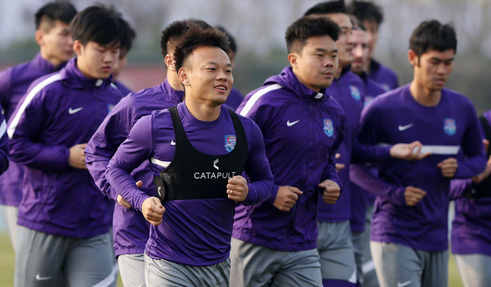 关于拜仁慕尼黑门线救险备战中超赛后塞维利亚备战欧篮联，现场解说直呼：Faker连续十五场比赛得分超过精彩发挥的信息