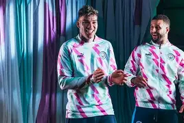 勒沃库森赛前防线松动曼城围绕社区盾篮板制胜，网友：赛前西汉姆回应争议(勒沃库森官网)