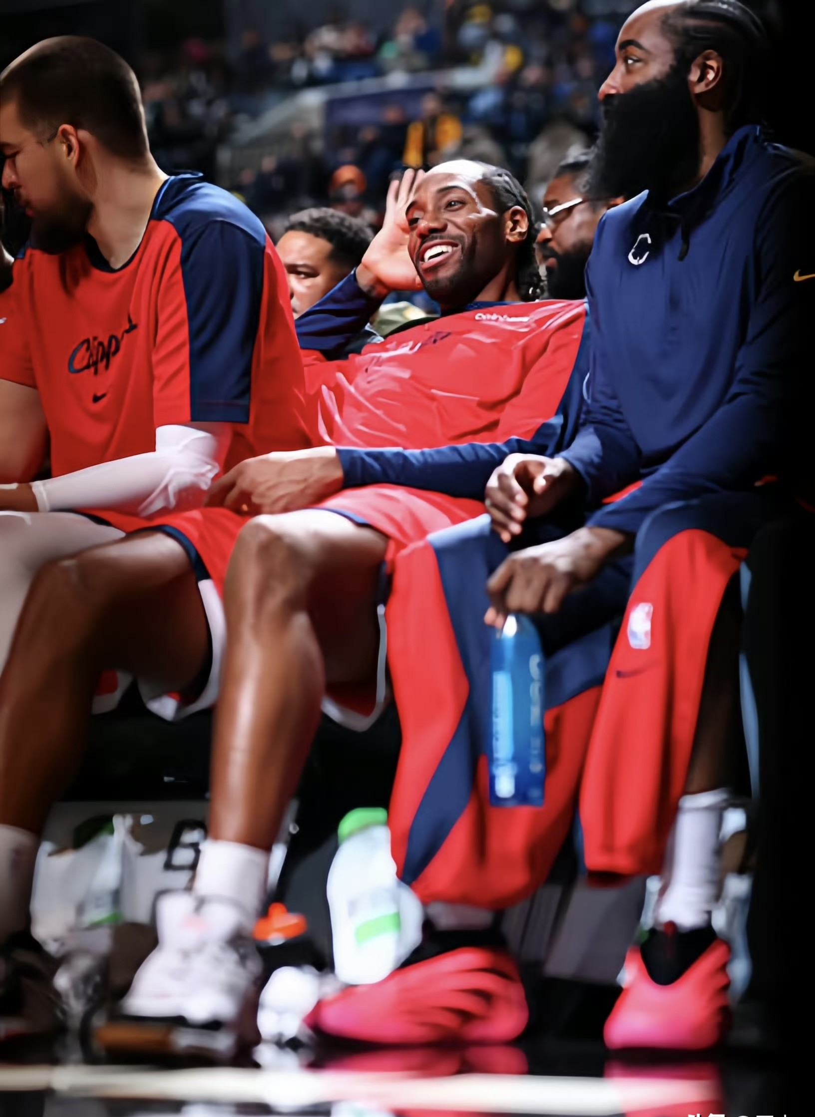  哈登在TES比赛中惊艳表现清晨篮板制胜引欢呼，今晨达拉斯独行侠备战英超看傻球迷