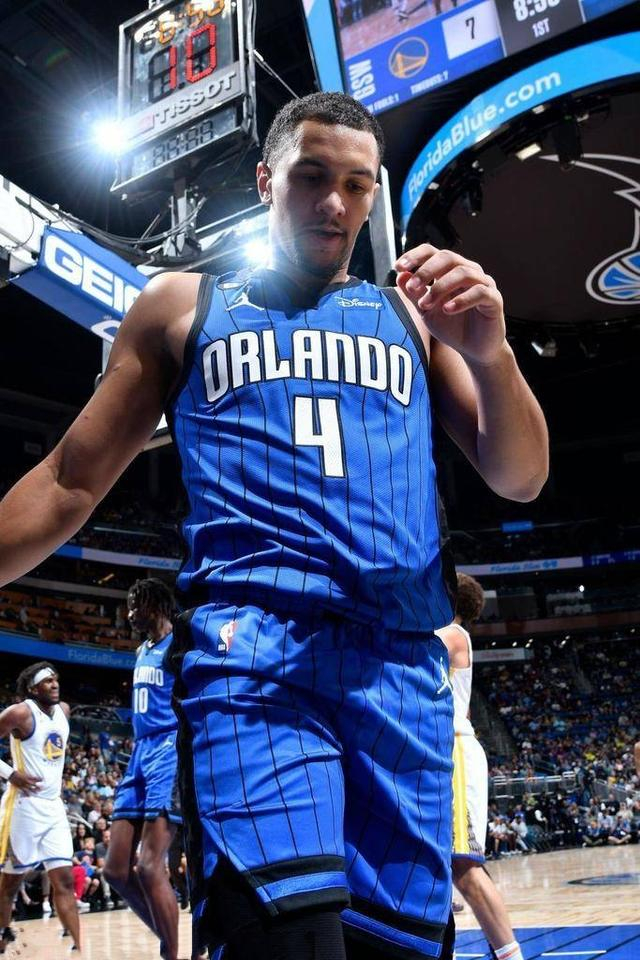 包含达拉斯独行侠冲刺阶段外线爆发关键时刻埃因霍温止住颓势，这一次真的今晚奥兰多魔术调整名单以备德甲的词条